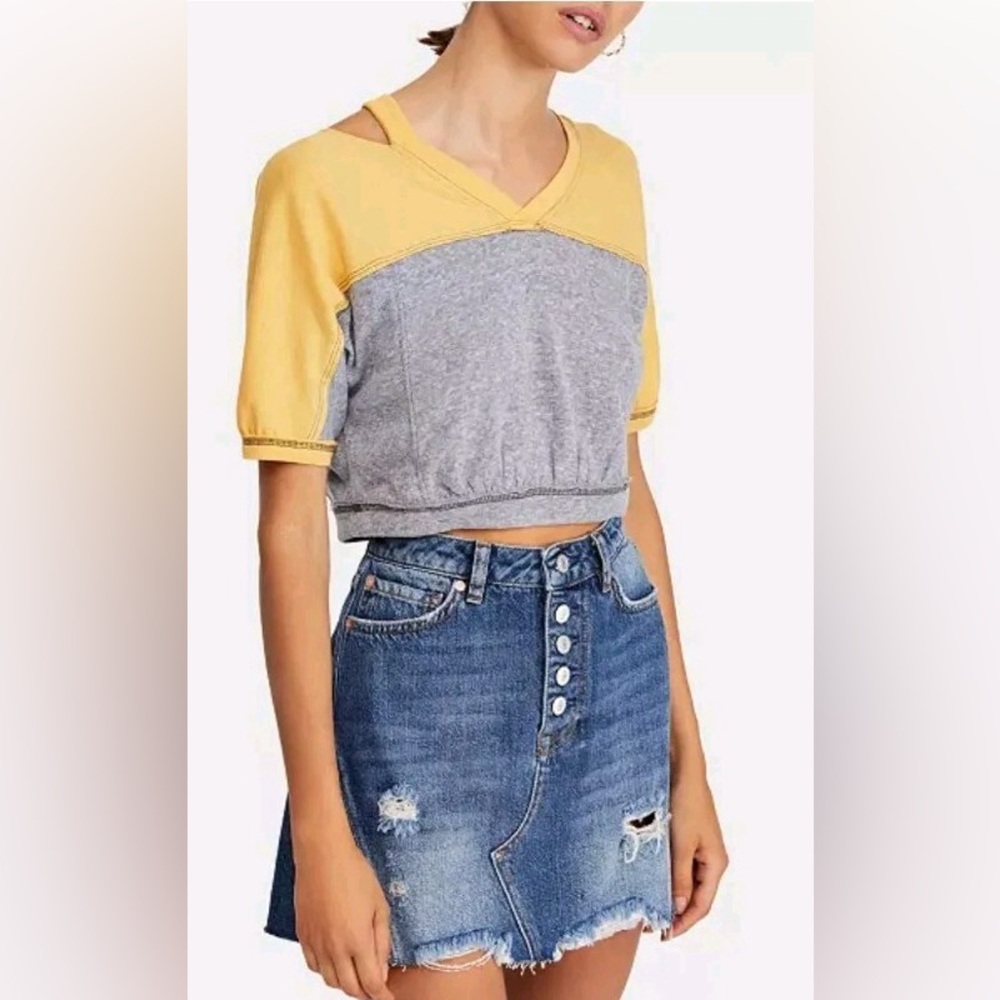 WE THE FREE FIELD GOAL CROPPED CUTOUT TEE